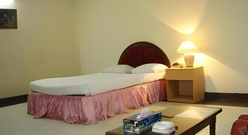 Hotel Castle Salam Khulna Extérieur photo
