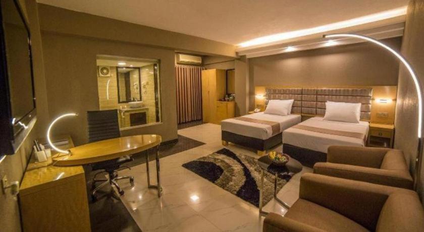 Hotel Castle Salam Khulna Extérieur photo